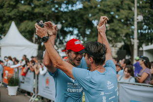 爱游戏体育官网-“全力奔跑！武汉马拉松激烈角逐中”